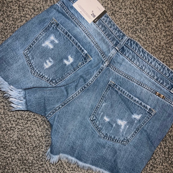 Brand new KanCan Jean shorts size 9 - Picture 3 of 3